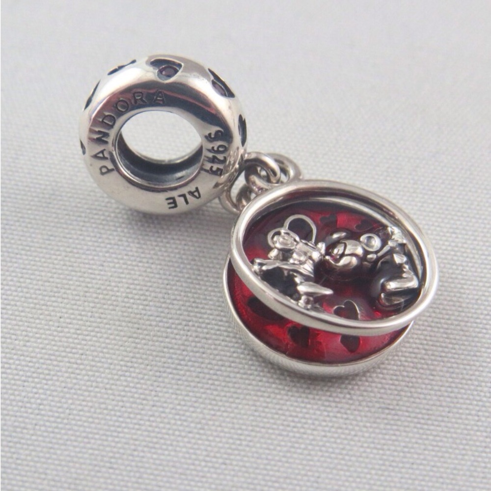 Pandora Disney Love & Kisses Charm Mickey and Minnie Love and Kisses Charm (D27)